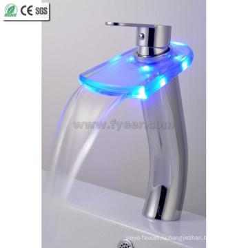 Цвет водопад Кран ванной комнаты faucet тазика СИД (QH0816HF)